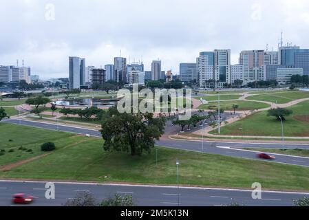 Particolare architettonico del Giardino Burle Marx situato presso l'Exio Monumental (asse Monumentale), un viale centrale nel design cittadino di Brasília Foto Stock