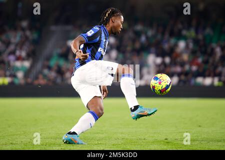 Siviglia, Spagna. 23rd, dicembre 2022. Brandon Soppy (93) di Atalanta visto durante il calcio amichevole tra Real Betis e Atalanta all'Estadio Benito Villamarin a Siviglia. (Photo credit: Gonzales Photo - Jesus Ruiz Medina). Foto Stock