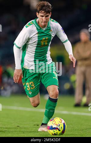 Siviglia, Spagna. 23rd, dicembre 2022. Juan Miranda (33) di Real Betis visto durante il calcio amichevole tra Real Betis e Atalanta all'Estadio Benito Villamarin a Siviglia. (Photo credit: Gonzales Photo - Jesus Ruiz Medina). Foto Stock