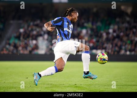 Siviglia, Spagna. 23rd, dicembre 2022. Brandon Soppy (93) di Atalanta visto durante il calcio amichevole tra Real Betis e Atalanta all'Estadio Benito Villamarin a Siviglia. (Photo credit: Gonzales Photo - Jesus Ruiz Medina). Foto Stock