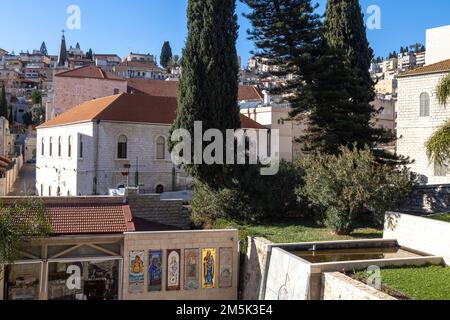 Nazareth, Israele - 2022 dicembre: Basilica dell'Annunciazione. Questa chiesa è stata costruita sul luogo in cui ha avuto luogo l'Annunciazione.Vista del vecchio ci Foto Stock