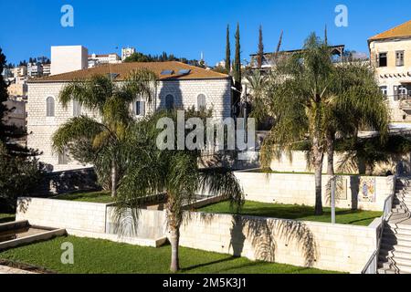 Nazareth, Israele - 2022 dicembre: Basilica dell'Annunciazione. Questa chiesa è stata costruita sul luogo in cui ha avuto luogo l'Annunciazione.Vista del vecchio ci Foto Stock