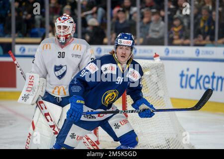 Davos, Svizzera. 29th Dec, 2022. 29.12.2022, Davos, Eistadion Davos, Spengler Cup: HC Davos - IFK Helsinki, Chris Egli di Davos (Andrea Branca/SPP-JP) Credit: SPP Sport Press Photo. /Alamy Live News Foto Stock