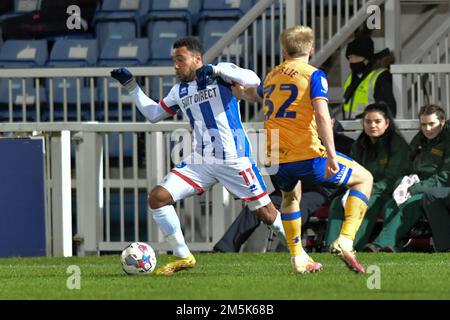 Hartlepool United's Wes McDonald durante la partita della Sky Bet League 2 tra Hartlepool United e Mansfield Town a Victoria Park, Hartlepool giovedì 29th dicembre 2022. (Credit: Scott Llewellyn | NOTIZIE MI) Credit: NOTIZIE MI & Sport /Alamy Live News Foto Stock