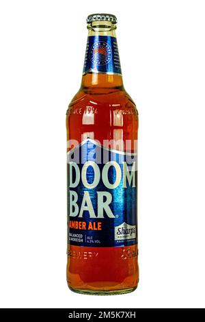 Sharp's Brewery Doom Bar Amber Ale birra in bottiglia - corrente @ 2022. Foto Stock