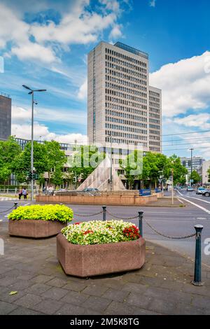 Platz der Deutschen Einheit nel centro di Düsseldorf, Renania settentrionale-Vestfalia, Germania. Foto Stock