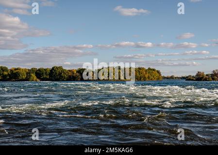 Fiume Saint-Lawrence, rapide di Lachine in LaSalle, Montreal Quebec, Canada Foto Stock