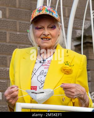 Dame Vivienne Westwood muore età 81 foto al di fuori del Bailey Old in una gabbia di sostegno Julian Assange 21st luglio 2020 Foto Stock