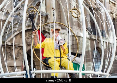 Dame Vivienne Westwood muore età 81 foto al di fuori del Bailey Old in una gabbia di sostegno Julian Assange 21st luglio 2020 Foto Stock