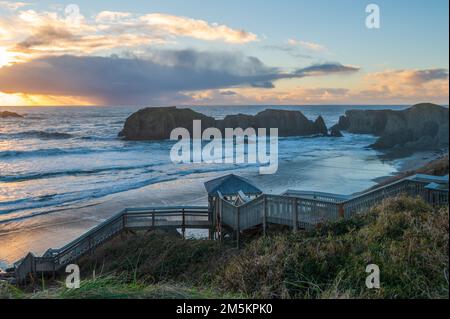 Spiaggia di Bandon con Elephant Rock in lontananza. Foto Stock