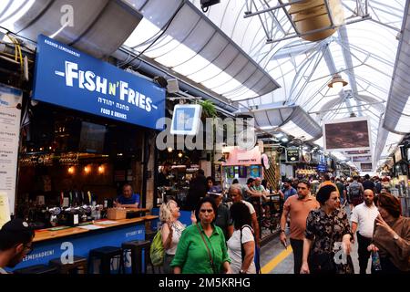 Il vivace mercato Mahane Yehuda a Gerusalemme, Israele. Foto Stock