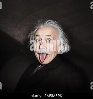Albert Einstein attaccare fuori la sua lingua Foto Stock