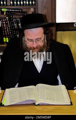 Yeshiva ortodossa nel quartiere Mea-Shearim a Gerusalemme, Israele. Foto Stock