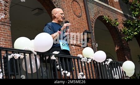 La direzione Inter-American Defense College ospita una fioritura di ciliegi 5k su Fort Lesley J. McNair, Washington, D.C., 25 marzo 2022. I membri e i familiari dell'Inter-American Defense College, dell'Inter-American Defense Board e di altre organizzazioni partner hanno partecipato alla gara. Foto Stock