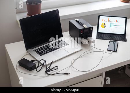 Stazione di ricarica portatile multitasking, tecnologia Power. Foto Stock