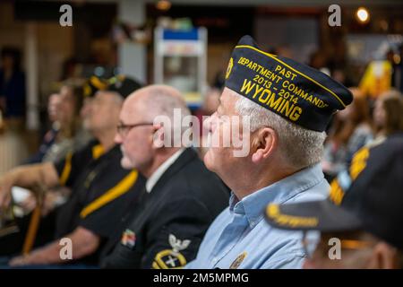 Il governatore Mark Gordon onora i veterani dell'American Lion Post 28 a Green River, Wyo., 26 marzo 2022. Foto Stock