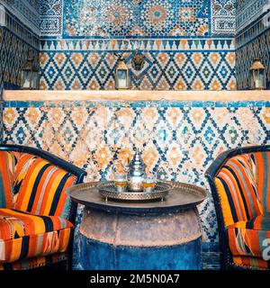 Tradizionale tè alla menta in un riad a Marrakech, Marocco Foto Stock