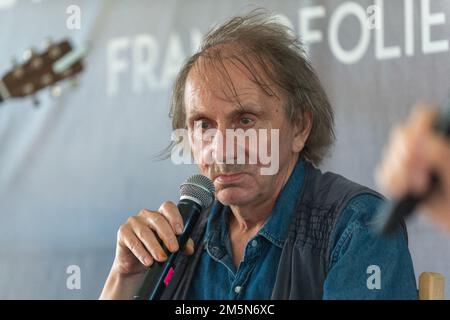 File foto datata 13 luglio 2019 di Michel Houellebecq durante il festival di musica Francofolies de la Rochelle. La Grande Moschea di Parigi ha annunciato mercoledì 28 dicembre 2022 su Twitter una denuncia contro lo scrittore francese Michel Houellebecq dopo "osservazioni estremamente serie che ha fatto nei confronti dei musulmani di Francia". L'istituzione si riferisce ad una 'lunga conversazione' tra M. Houellebecq e Michel Onfray, pubblicata in un'edizione speciale della rivista Popular Front nel mese di novembre. Secondo Houellebecq, le cui osservazioni sono state trascritte nel comunicato stampa della Grande Moschea, “quando entir Foto Stock