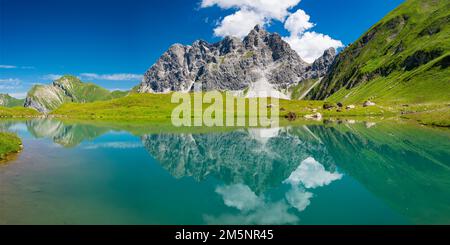 Eissee, Oytal, dietro Grosser Wilder, 2379m, Hochvogel e Rosszahn Group, Allgaeu Alps, Allgaeu, Baviera, Germania Foto Stock