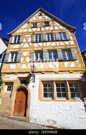 La casa a graticcio è un punto di riferimento nel centro storico di Rottenburg am Neckar. Rottenburg am Neckar, Tuebingen, Baden-Wuerttemberg Foto Stock