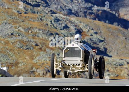 Blitzen-Benz, costruito nel 1909, alla corsa di montagna Bernina Gran Turismo nell'ambito delle settimane internazionali dell'Automobile, St Moritz, Engadina Foto Stock