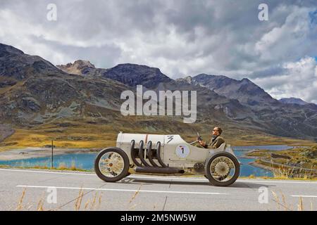 Blitzen-Benz, costruito nel 1909, alla corsa di montagna Bernina Gran Turismo nell'ambito delle settimane internazionali dell'Automobile, St Moritz, Engadina Foto Stock