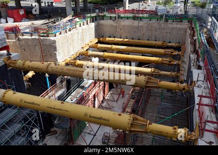 Cantiere della stazione metropolitana Duesseldorf Airport, U 81, ingegneria civile con impianti idraulici Groundforce, Nord Foto Stock