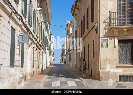 Old Town Street of Mahon, Port de Mao, Minorca, Isole Baleari, Isole Baleari, Mar Mediterraneo, Spagna Foto Stock