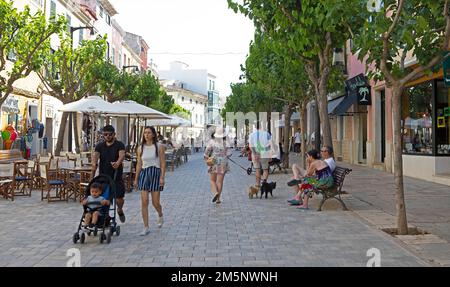 Zona pedonale a Mao, Mahon, Minorca, Spagna Foto Stock