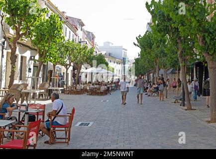 Zona pedonale a Mao, Mahon, Minorca, Spagna Foto Stock