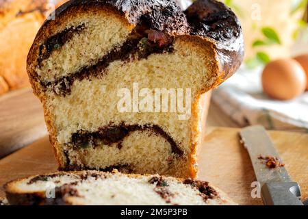 Cozonac o Kozunak, è un tipo di Stollen, o pane dolce lievitato, tradizionale della Romania e della Bulgaria. Foto Stock