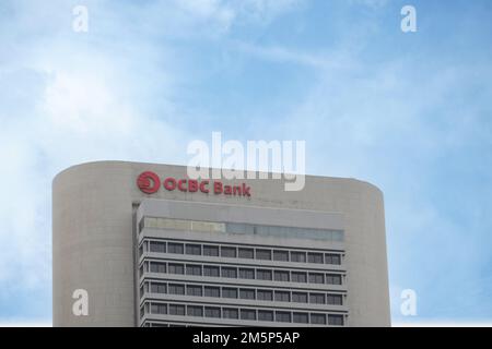 Singapore 1 giugno 2022. Logo della banca OCBC sull'edificio finanziario Foto Stock