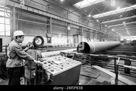 ***23 GENNAIO 1968, FOTO DEL FILE*** i contratti a lungo termine tra la Cecoslovacchia e l'URSS hanno permesso al tubo di Chomutov e al laminatoio di ferro di c Foto Stock