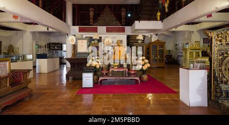 Chiang mai, Thailandia. 10 novembre 2022. Wat Chedi Luang. (Museo e Biblioteca del manoscritto. Phra Buddha Potchana Varaphon. Foto Stock