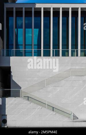 James Simon Gallery, edificio moderno e minimalista progettato dall'architetto David Chipperfield, situato a Museuminsel a Berlino Foto Stock