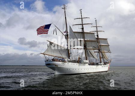 USCG Eagle nel Solent, vicino all'isola di Wight, Regno Unito, 2019 Foto Stock