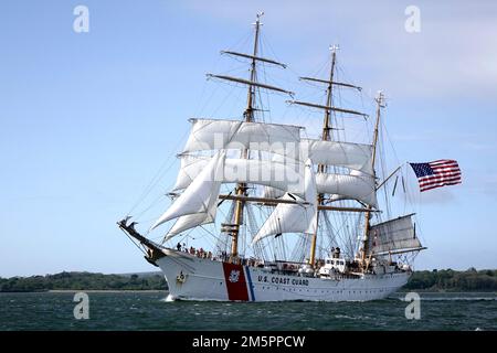 USCG Eagle nel Solent, vicino all'isola di Wight, Regno Unito, 2019 Foto Stock