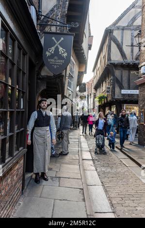 Lo York Ghost Merchants è un'attrazione turistica negli Shambles, all'interno della città medievale di York, nel nord dell'Inghilterra. York ha una reputazione per Foto Stock