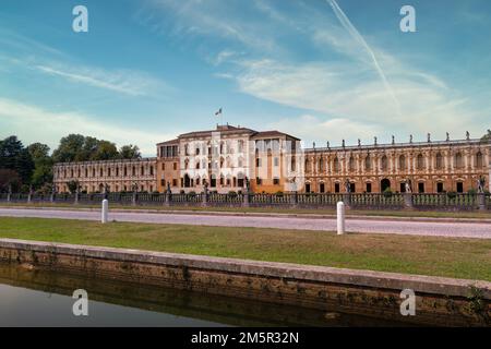 Villa Contarini - sorge in Piazzola sul Brenta, a pochi chilometri da Padova e Vicenza, sui resti di un antico castello costruito dal dente fa Foto Stock