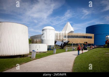 Tolosa, Francia - 10 agosto 2010: Città spaziale (Cité de l'espace), un parco a tema francese incentrato sullo spazio e la conquista dello spazio. Strada di accesso al Foto Stock