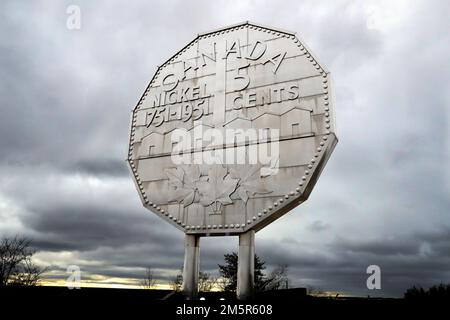 12 2022 novembre, Sudbury Ontario Canada. Il Big Nickel si trova presso il Dynamic Earth Science Museum, Luke Durda/Alamy Foto Stock