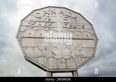 12 2022 novembre, Sudbury Ontario Canada. Il Big Nickel si trova presso il Dynamic Earth Science Museum, Luke Durda/Alamy Foto Stock