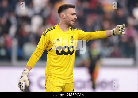 Torino, 30th dicembre 2022. Laurent Henkinet di Standard Liege reagisce durante la partita amichevole allo stadio Allianz di Torino. Il credito per le immagini dovrebbe essere: Jonathan Moskrop / Sportimage Credit: Sportimage/Alamy Live News Foto Stock
