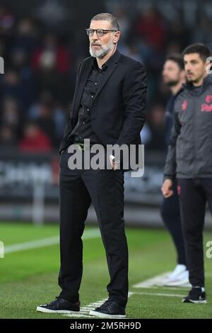 Swansea, Regno Unito. 30th Dec, 2022. Slaven Bili? Manager di Watford durante la partita del Campionato Sky Bet Swansea City vs Watford al Swansea.com Stadium, Swansea, Regno Unito, 30th dicembre 2022 (Foto di Mike Jones/News Images) a Swansea, Regno Unito il 12/30/2022. (Foto di Mike Jones/News Images/Sipa USA) Credit: Sipa USA/Alamy Live News Foto Stock