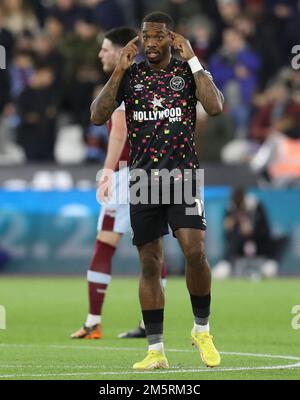 Londra, Inghilterra, 30th dicembre 2022. Ivan Toney di Brentford si fa un gesto dopo che Josh Daisilva di Brentford segna per arrivare a 2-0 durante la partita della Premier League al London Stadium, Londra. Il credito dell'immagine dovrebbe essere: Paul Terry / Sportimage Credit: Sportimage/Alamy Live News Foto Stock