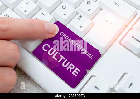 Scrittura a mano del testo Cultura organizzativa. Parola scritta sullo studio del modo in cui le persone interagiscono all'interno dei gruppi Foto Stock