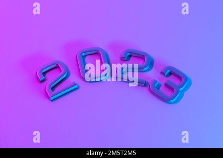 I numeri 2023 in luce al neon. Capodanno 2023 su sfondo rosa blu. La cartolina è in viola. Buon Natale. Foto Stock