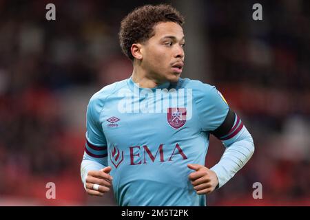 Stoke on Trent, Regno Unito. 30th Dec, 2022. Manuel Benson #17 di Burnley durante la partita del Campionato Sky Bet Stoke City vs Burnley al Bet365 Stadium, Stoke-on-Trent, Regno Unito, 30th dicembre 2022 (Photo by Phil Bryan/News Images) a Stoke-on-Trent, Regno Unito il 12/30/2022. (Foto di Phil Bryan/News Images/Sipa USA) Credit: Sipa USA/Alamy Live News Foto Stock