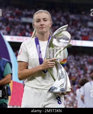 Foto del file datata 31/07/22 di Leah Williamson in Inghilterra, che è stato nominato un OBE (ufficiale dell'Ordine dell'Impero britannico) per i servizi di Association Football nella lista dei successi di Capodanno. Data di emissione: Venerdì 30 dicembre 2022. Foto Stock