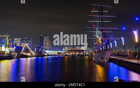 Illuminazione notturna nel Havenwelten Bremerhaven Foto Stock